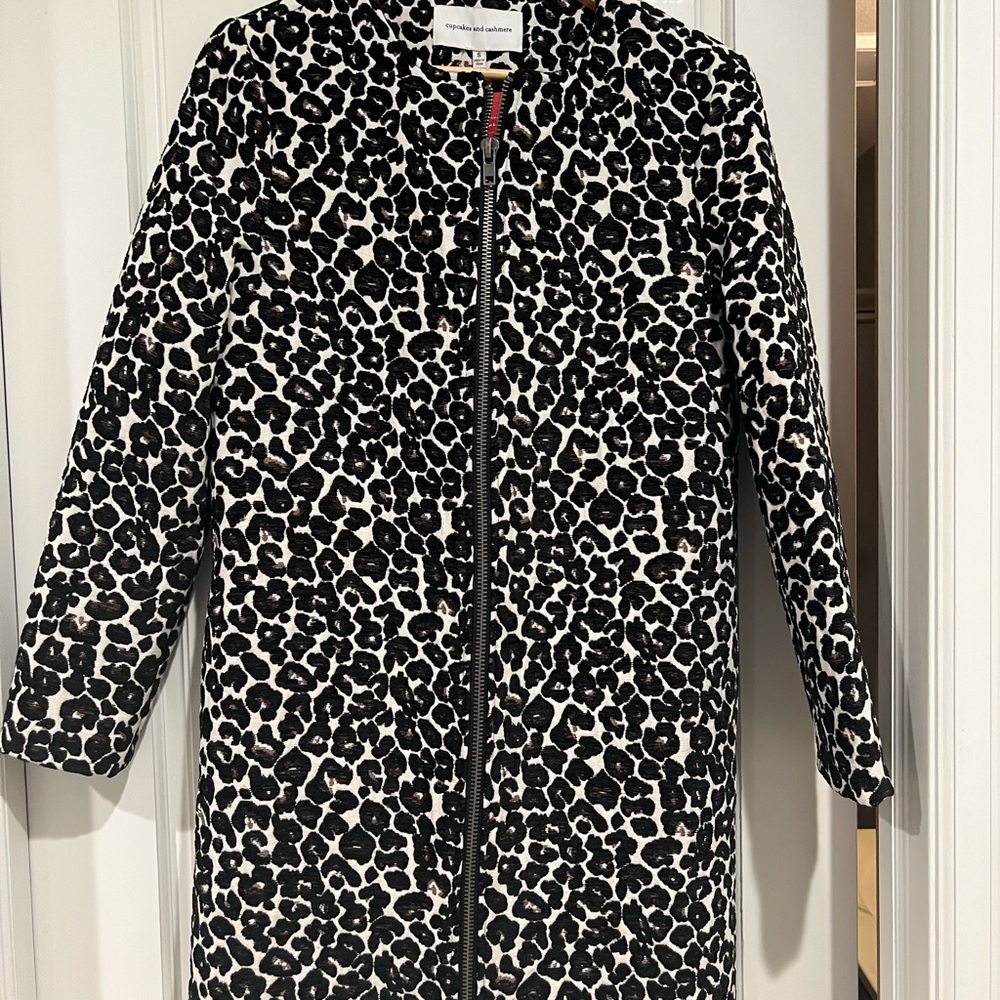 NWT Cupcakes and Cashmere Leopard Adeltia Coat. Size Small.